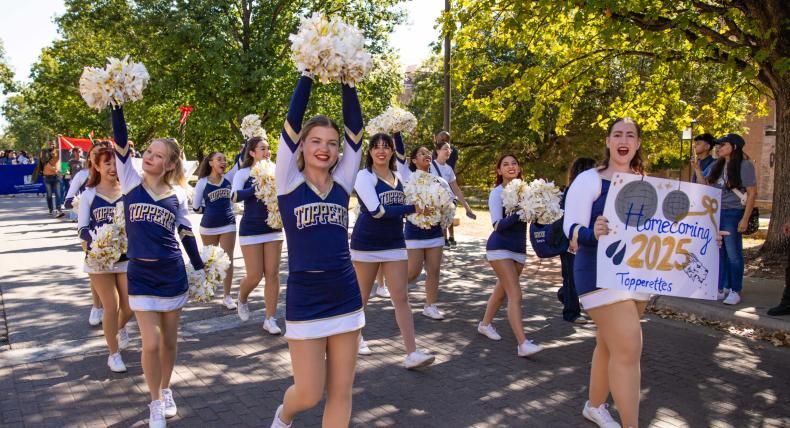 SEU Topper Cheerleaders during the Homecoming Parade