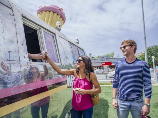 Students order treats from Wes Hurt's '05 company Hey Cupcake!