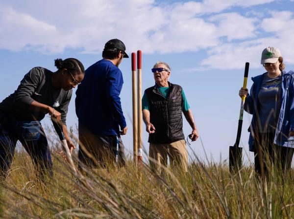 Students conduct research in Rockport, Texas for Environmental Science and Policy course