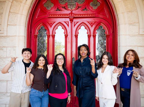 From Riverbats to Hilltoppers, our transfer students from ACC pose with Toppers Up in front of the Red Doors.