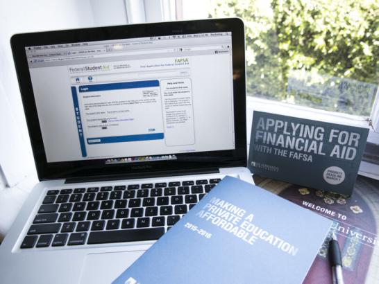 Student filing the FAFSA for their financial aid