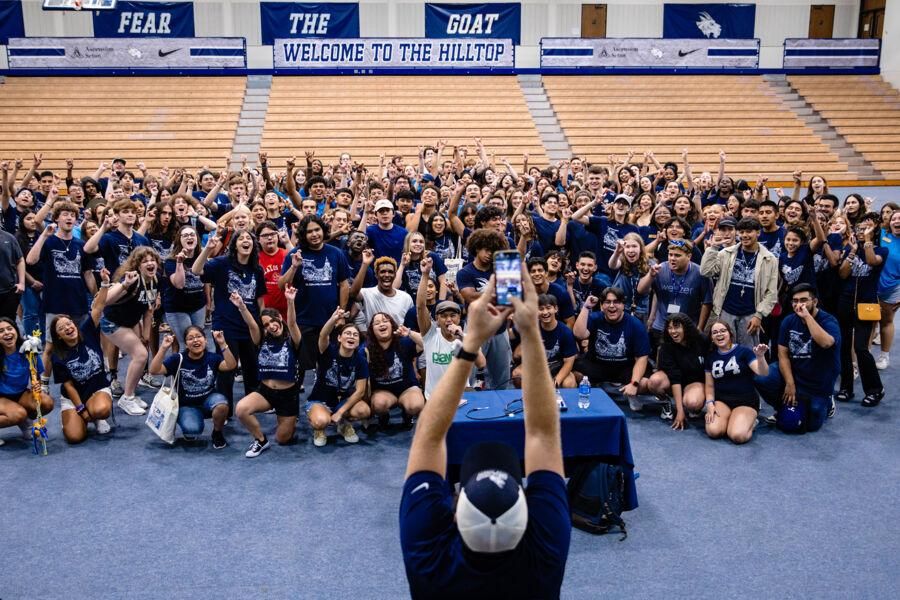 2024 incoming freshman class at St. Edward's poses for a group photo.